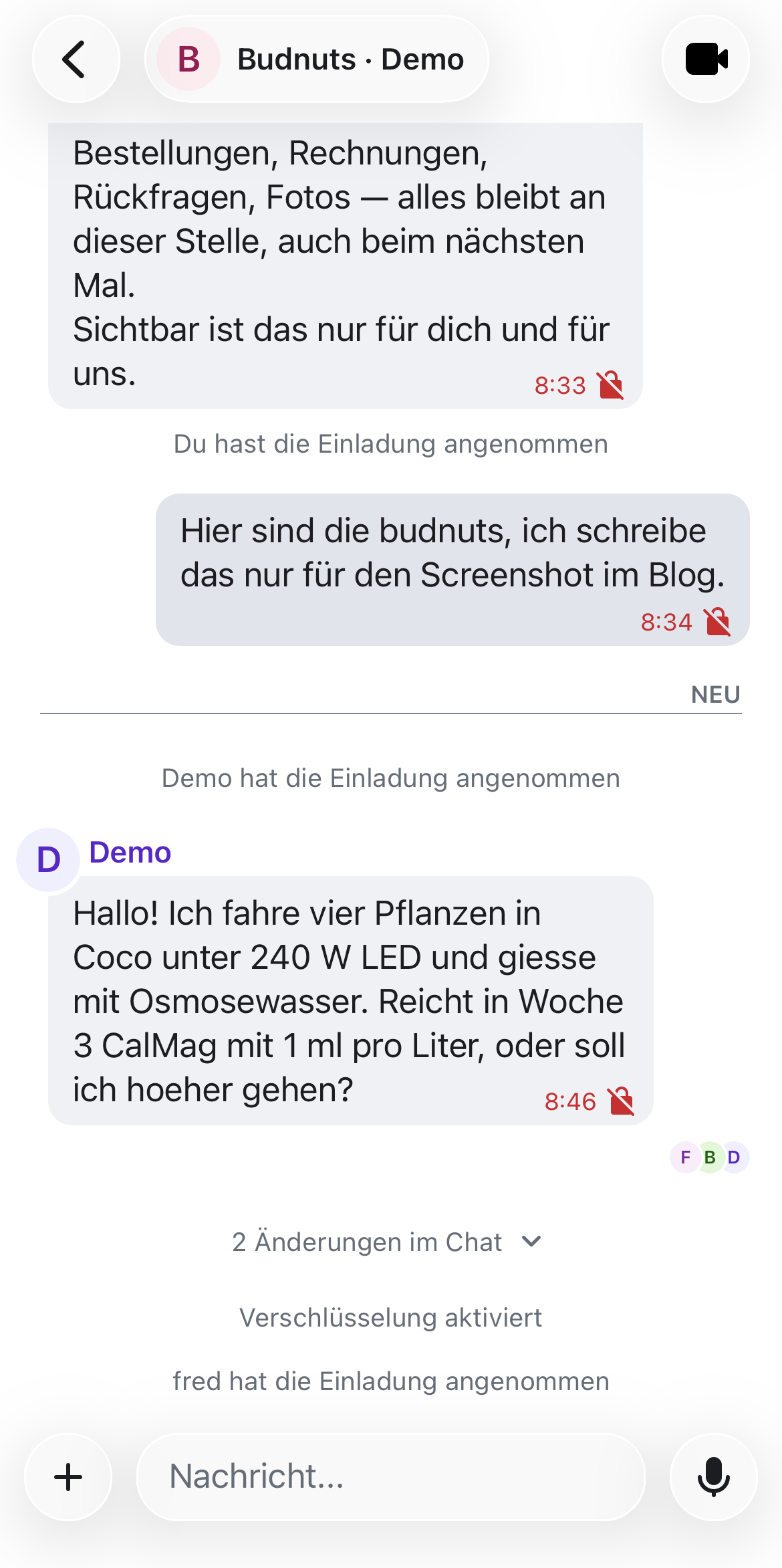 Privater Kanal zum Team in der Chat-App auf dem Handy, mit Nachrichtenverlauf und dem Hinweis, dass die Verschlüsselung aktiviert ist